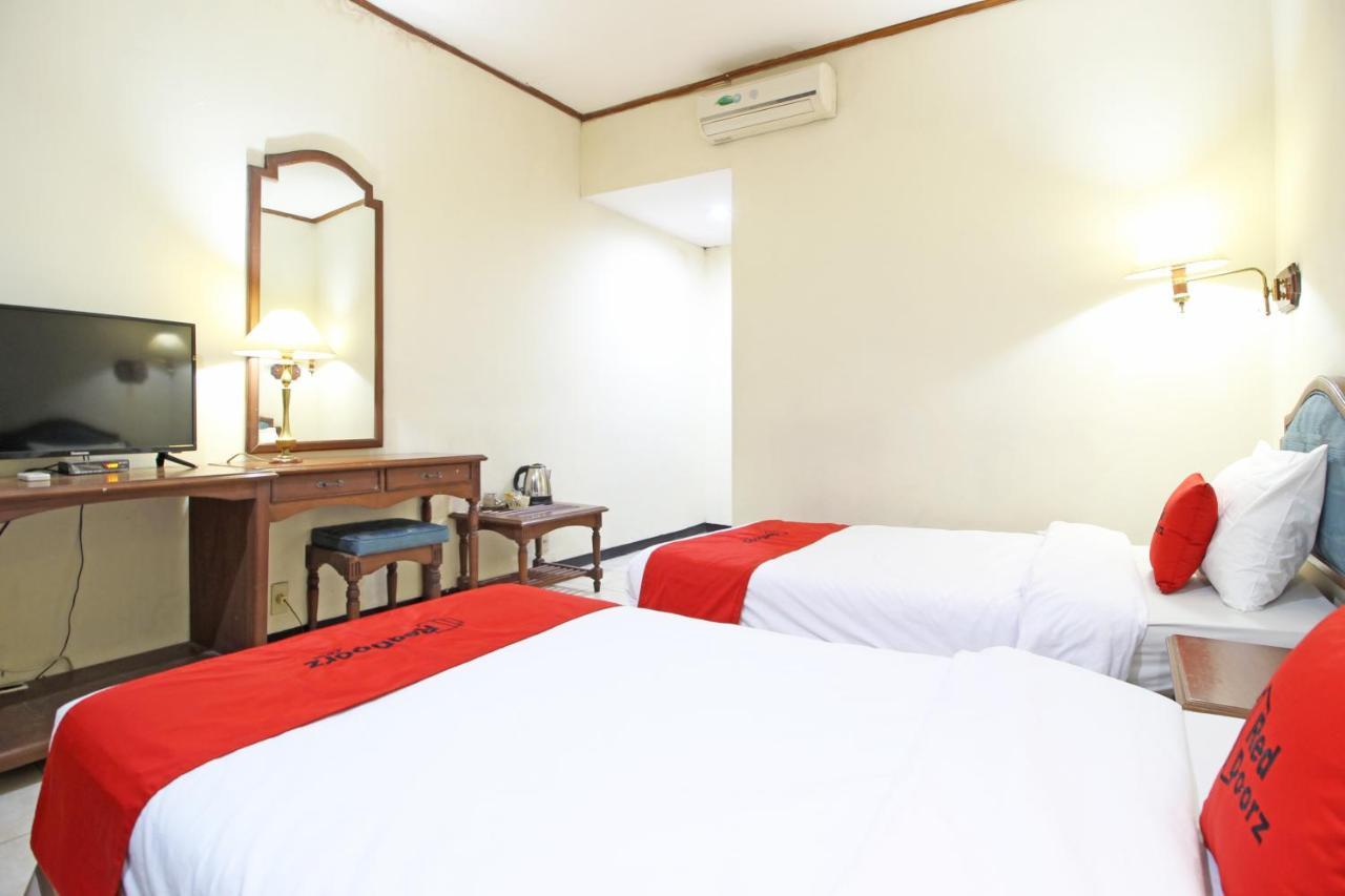 เรดดอร์ซ เนียร์ มาลิโอโบโร ตูกู สเตชั่น ยอกยา Hotel ยอกยาการ์ตา ภายนอก รูปภาพ