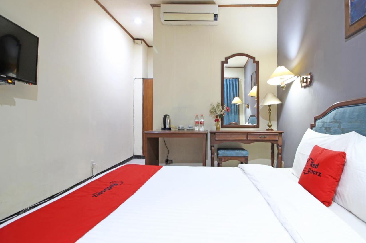 เรดดอร์ซ เนียร์ มาลิโอโบโร ตูกู สเตชั่น ยอกยา Hotel ยอกยาการ์ตา ภายนอก รูปภาพ