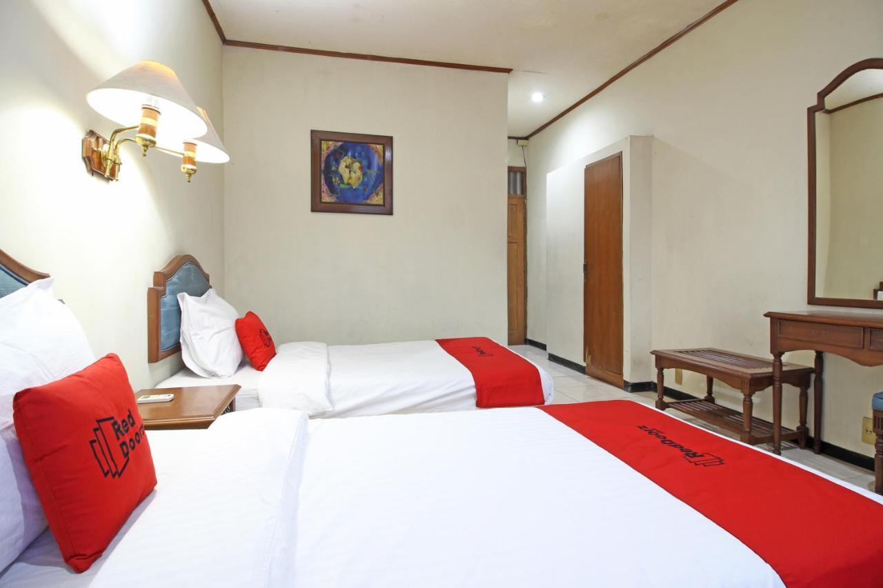 เรดดอร์ซ เนียร์ มาลิโอโบโร ตูกู สเตชั่น ยอกยา Hotel ยอกยาการ์ตา ภายนอก รูปภาพ