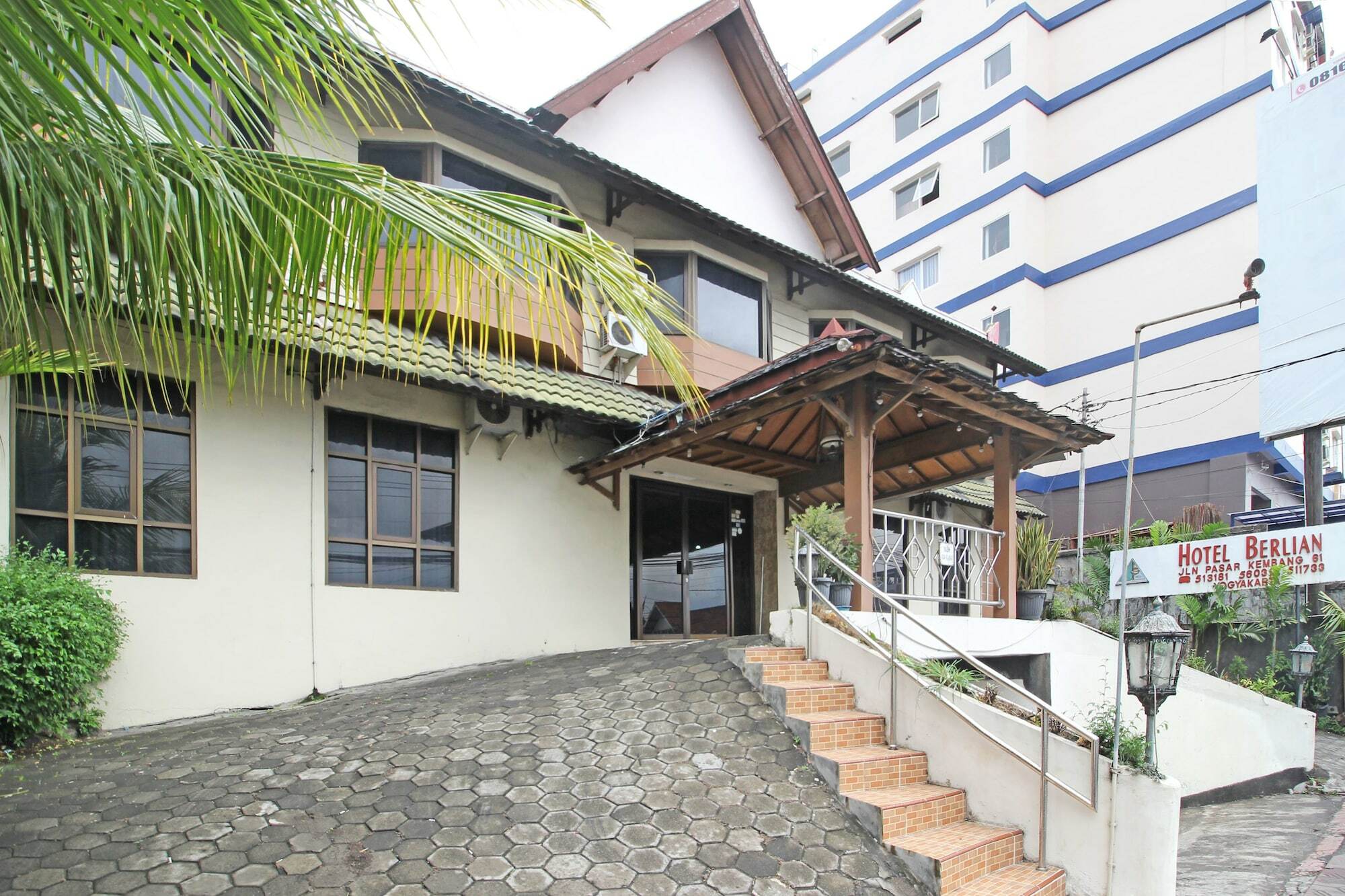 เรดดอร์ซ เนียร์ มาลิโอโบโร ตูกู สเตชั่น ยอกยา Hotel ยอกยาการ์ตา ภายนอก รูปภาพ